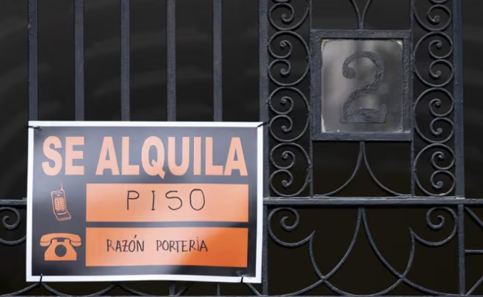 Barcelona's Tourist License Ban Faces EU Housing Rules: What Hosts Must Know